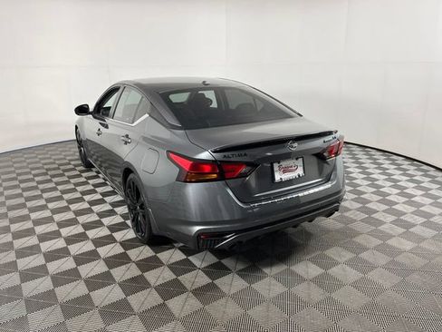 Used 2022 Nissan Altima 2.5 SR w/ Midnight Edition Package FWD image 5