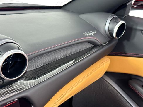 Used 2019 Ferrari Portofino RWD image 42