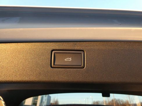 New 2026 Volkswagen Tiguan SE R-Line AWD/4WD image 17