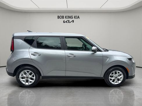 Used 2025 Kia Soul LX w/ LX Technology Package FWD image 6