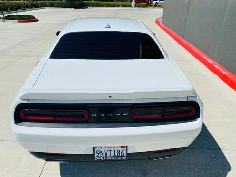 Used 2020 Dodge Challenger SXT RWD image 5