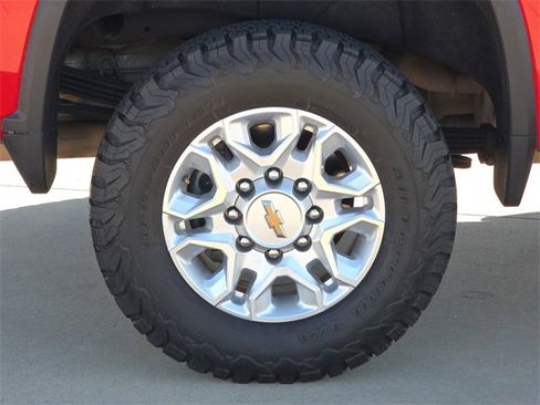 Used 2021 Chevrolet Silverado 2500 LT w/ Convenience Package image 9