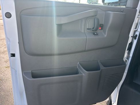 New 2025 Chevrolet Express 3500 image 20