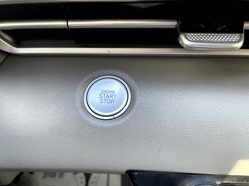 Used 2023 Hyundai Elantra SEL image 17