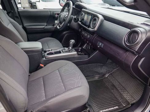 Used 2017 Toyota Tacoma TRD Off-Road w/ Tow Package image 16