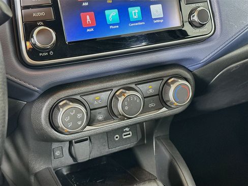 Used 2025 Nissan Versa SV FWD image 21