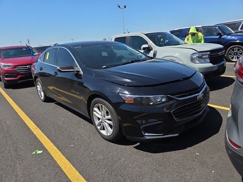 Used 2018 Chevrolet Malibu LT FWD image 2