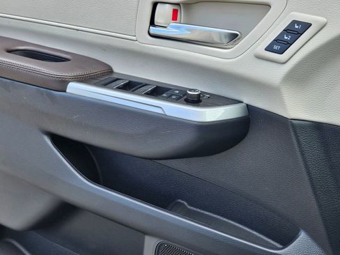 Used 2021 Toyota Sienna Platinum image 5