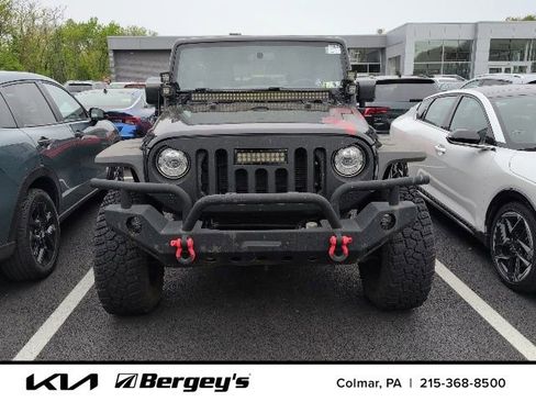 Used 2017 Jeep Wrangler Unlimited Sahara AWD/4WD image 3