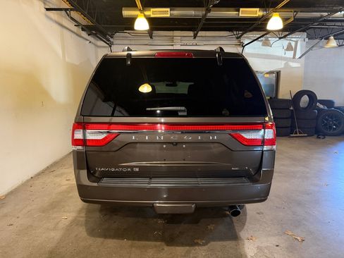 Used 2016 Lincoln Navigator L Reserve image 7