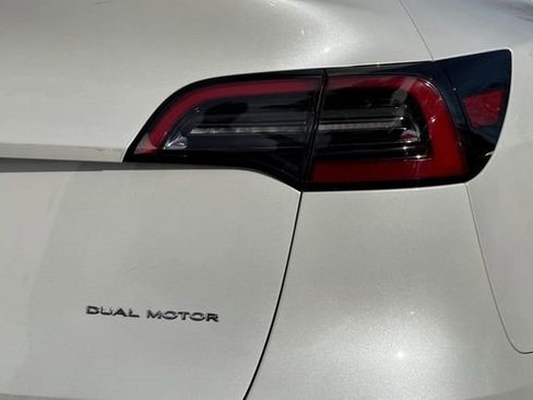 Used 2021 Tesla Model Y Long Range image 26