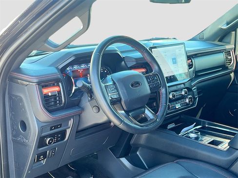 Used 2022 Ford Expedition Limited image 9