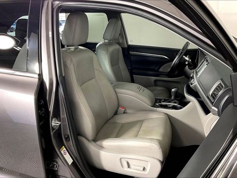 Used 2019 Toyota Highlander Limited image 10