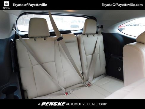 Used 2023 Toyota Highlander XLE image 6