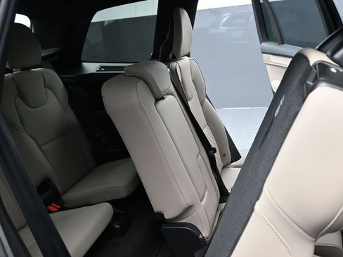 New 2026 Volvo XC90 B6 Plus w/ Protection Package Premier image 21