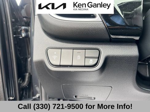 Used 2025 Kia Seltos S AWD/4WD image 30
