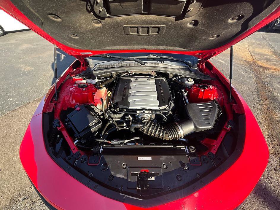 Used 2019 Chevrolet Camaro SS RWD image 3