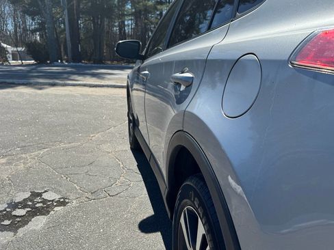 Used 2018 Toyota RAV4 XLE image 12