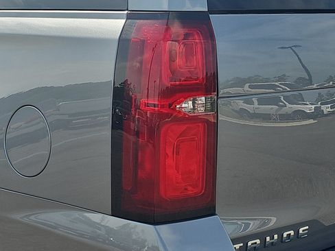 Used 2019 Chevrolet Tahoe Premier AWD/4WD image 32