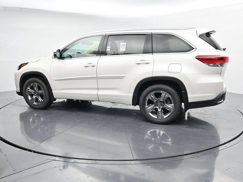 Used 2019 Toyota Highlander AWD V6 image 5