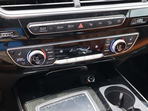 Used 2019 Audi Q7 3.0T Prestige w/ Prestige Package AWD/4WD image 28