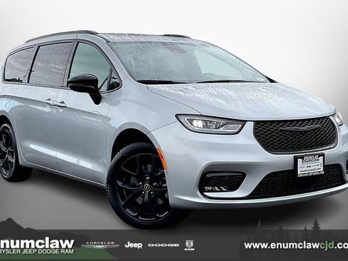 New 2026 Chrysler Pacifica Limited w/ S Appearance Package image 1