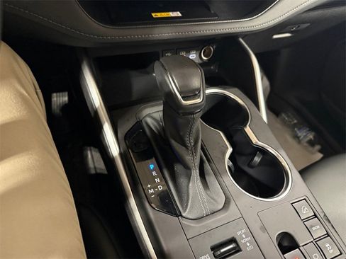 Used 2023 Toyota Highlander XLE image 21