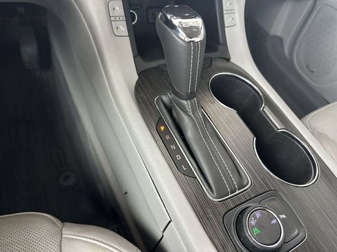 Used 2019 GMC Acadia SLT FWD image 21