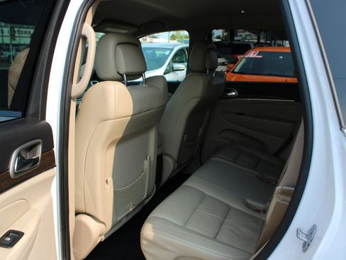 Used 2016 Jeep Grand Cherokee Limited AWD/4WD image 13