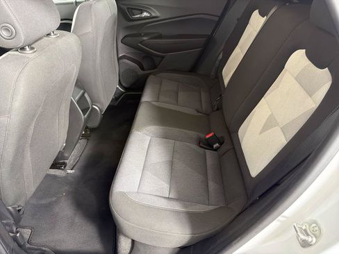 Used 2024 Chevrolet Trax RS w/ Sunroof Package FWD image 18