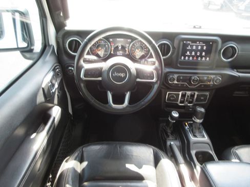 Used 2018 Jeep Wrangler Unlimited Sahara AWD/4WD image 15