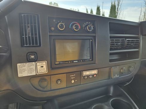 Used 2018 GMC Savana 3500 Extended w/ Driver Convenience Package RWD image 29