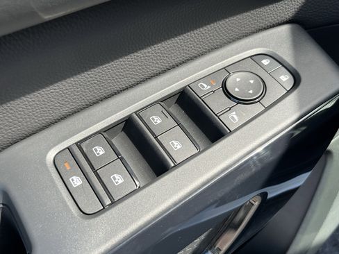 New 2025 Nissan Pathfinder SV w/ SV Premium Package image 20