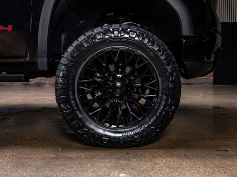 Used 2026 GMC Sierra 1500 AT4 w/ Technology Package image 12