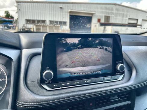 Used 2024 Nissan Rogue S FWD image 14