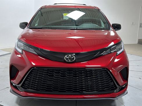New 2026 Toyota Sienna XSE image 2