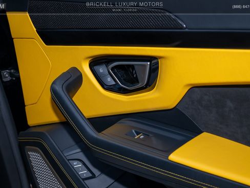 Used 2022 Lamborghini Urus AWD/4WD image 69