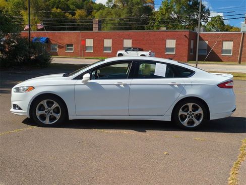 Used 2016 Ford Fusion SE w/ Equipment Group 201A image 7