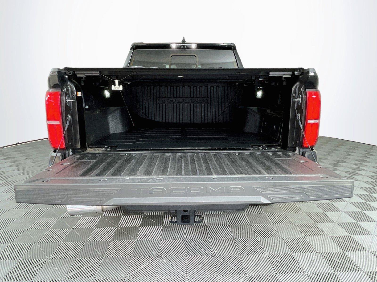 Used 2024 Toyota Tacoma Limited w/ Limited Package (LT) AWD/4WD image 29
