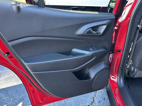 New 2026 Chevrolet Trax LT w/ Driver Confidence Package image 15