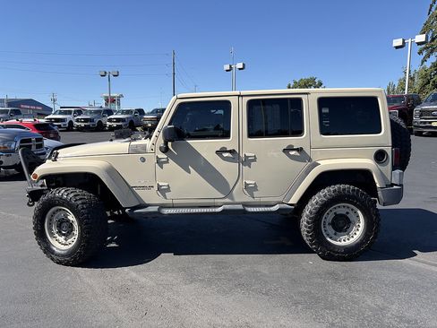 Used 2011 Jeep Wrangler Unlimited Sahara w/ Connectivity Group AWD/4WD image 9