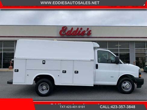 Used 2018 Chevrolet Express 3500 w/ Driver Convenience Package RWD image 1