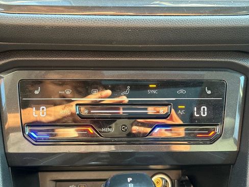 Used 2023 Volkswagen Tiguan SE image 14