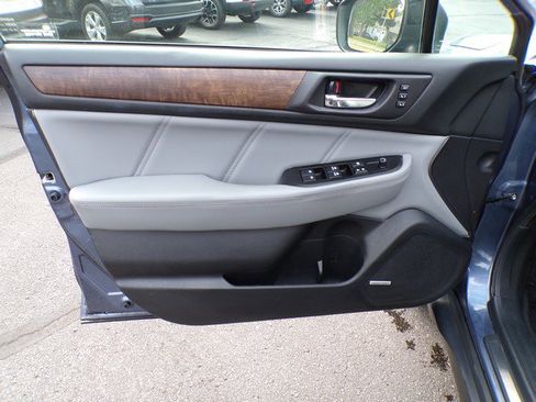 Used 2018 Subaru Outback 2.5i Limited AWD/4WD image 16