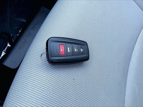 Used 2020 Toyota Corolla LE w/ LE Convenience Package image 13