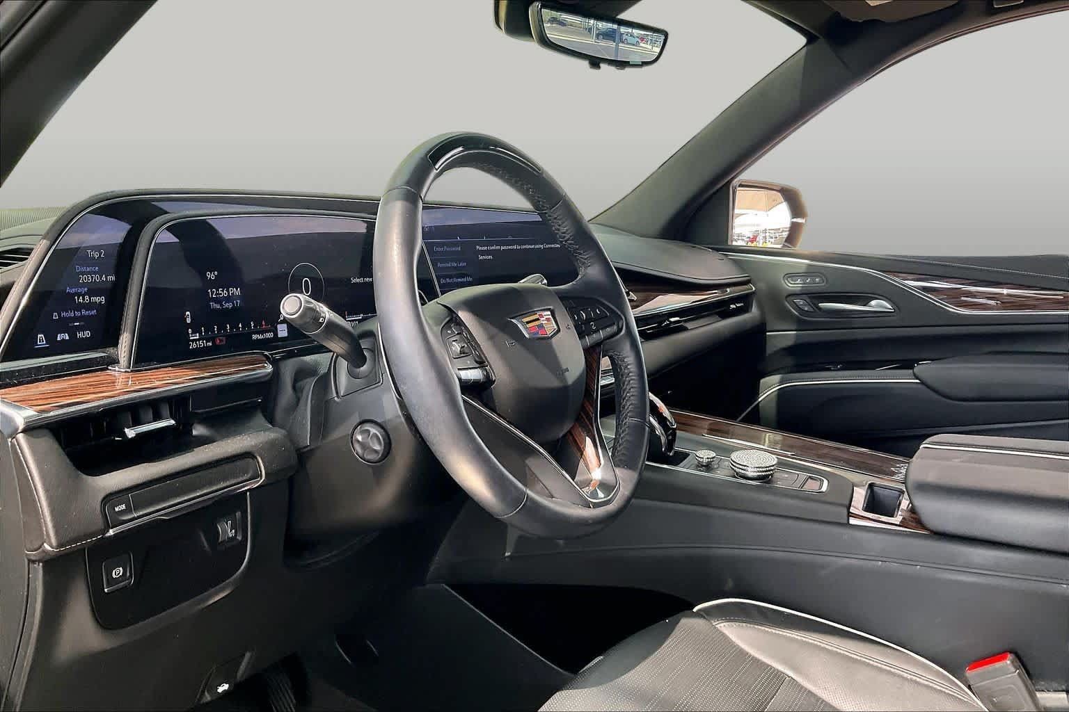 Used 2024 Cadillac Escalade Premium Luxury RWD image 17