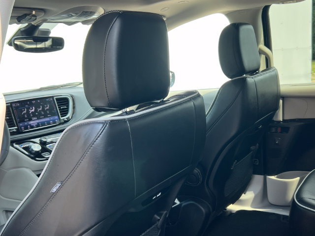 Used 2024 Chrysler Pacifica Limited FWD image 40