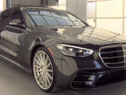 Used 2023 Mercedes-Benz S 580 4MATIC Sedan w/ AMG Line image 3