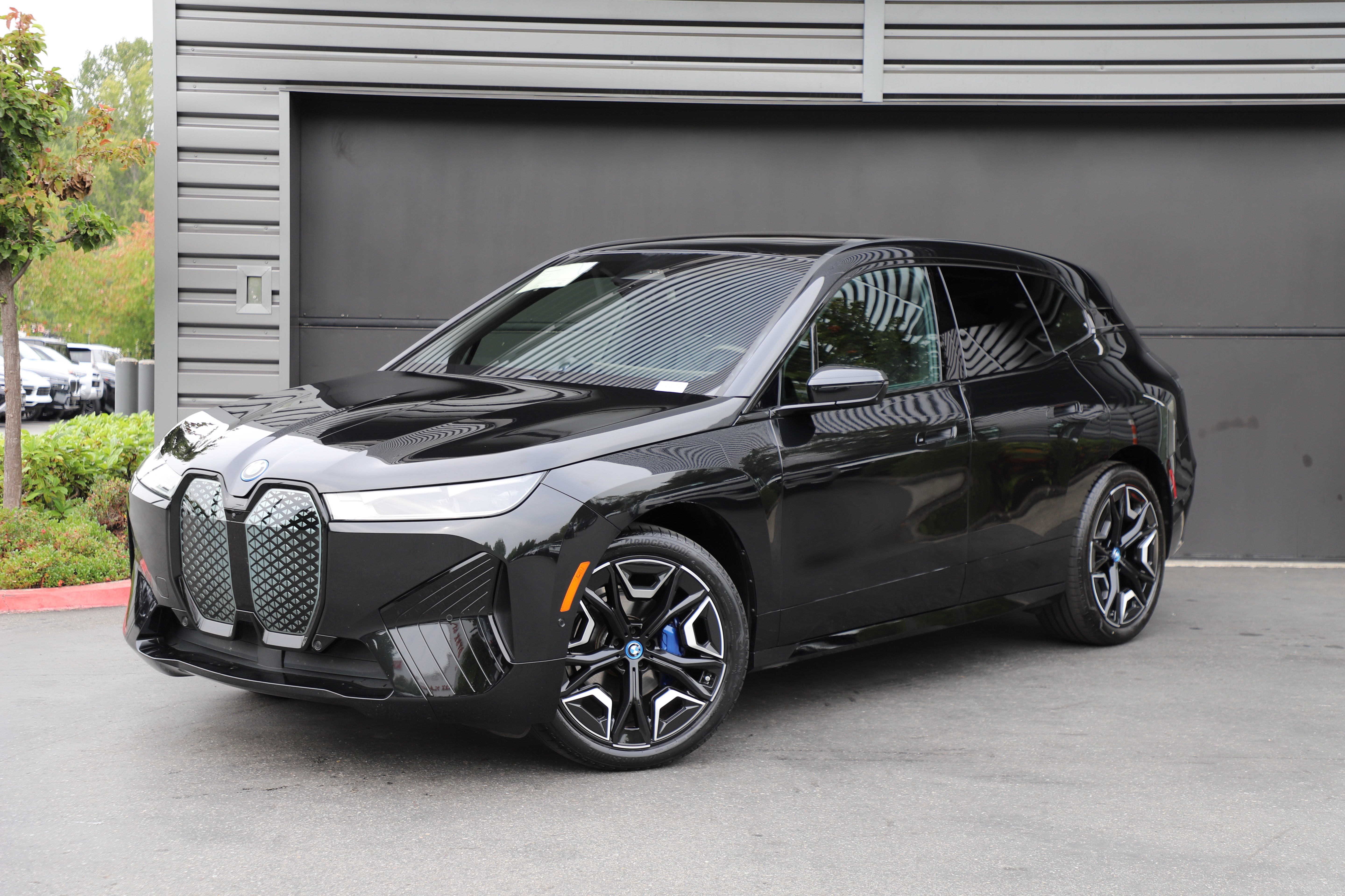Used 2025 BMW iX xDrive50 w/ Sport Package AWD/4WD image 1