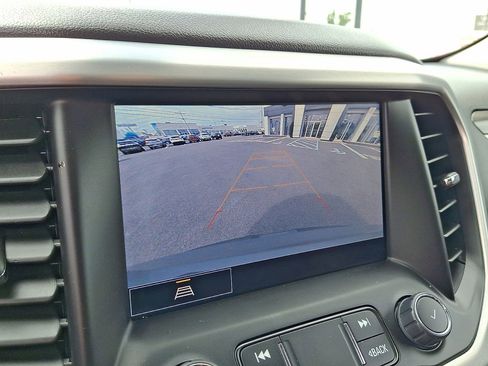 Certified 2023 GMC Acadia SLT w/ Preferred Package image 15